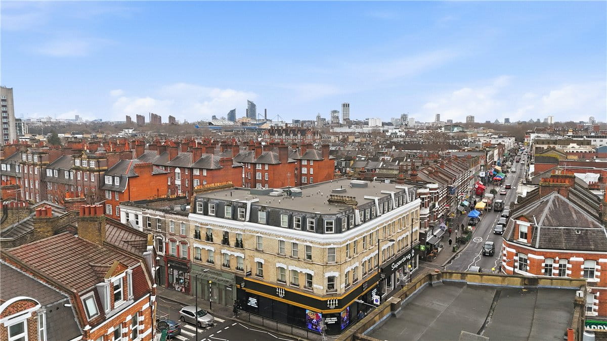 3 bedroom flat, Lillie Road, London SW6 - Available