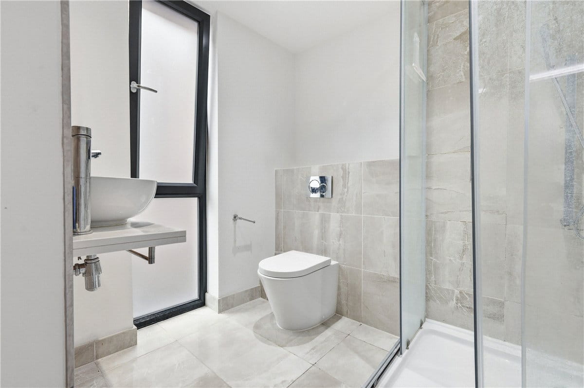 3 bedroom flat, Lillie Road, London SW6 - Available