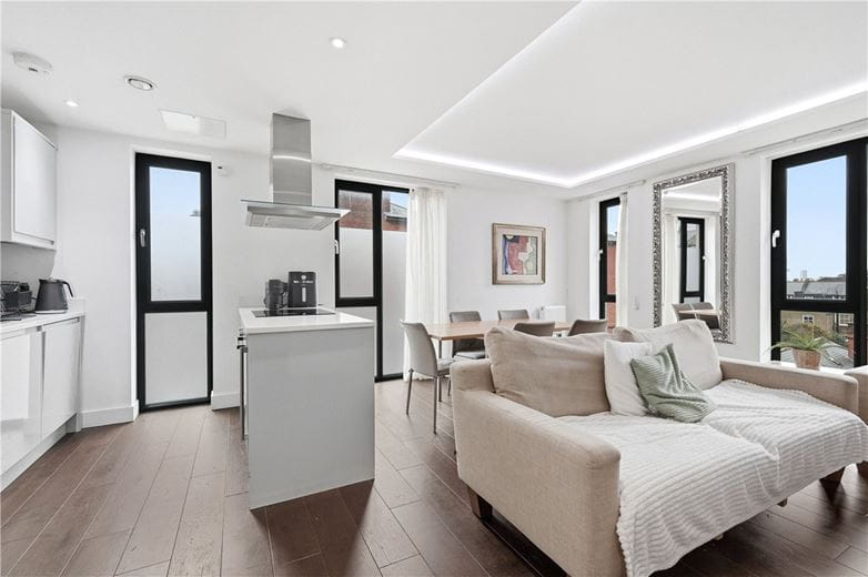 3 bedroom flat, Lillie Road, London SW6 - Available