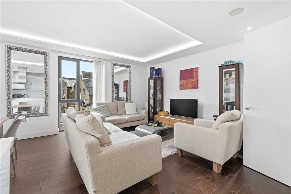 3 bedroom flat, Lillie Road, London SW6 - Available