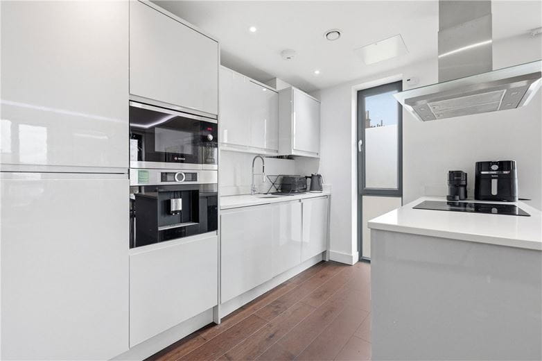 3 bedroom flat, Lillie Road, London SW6 - Available