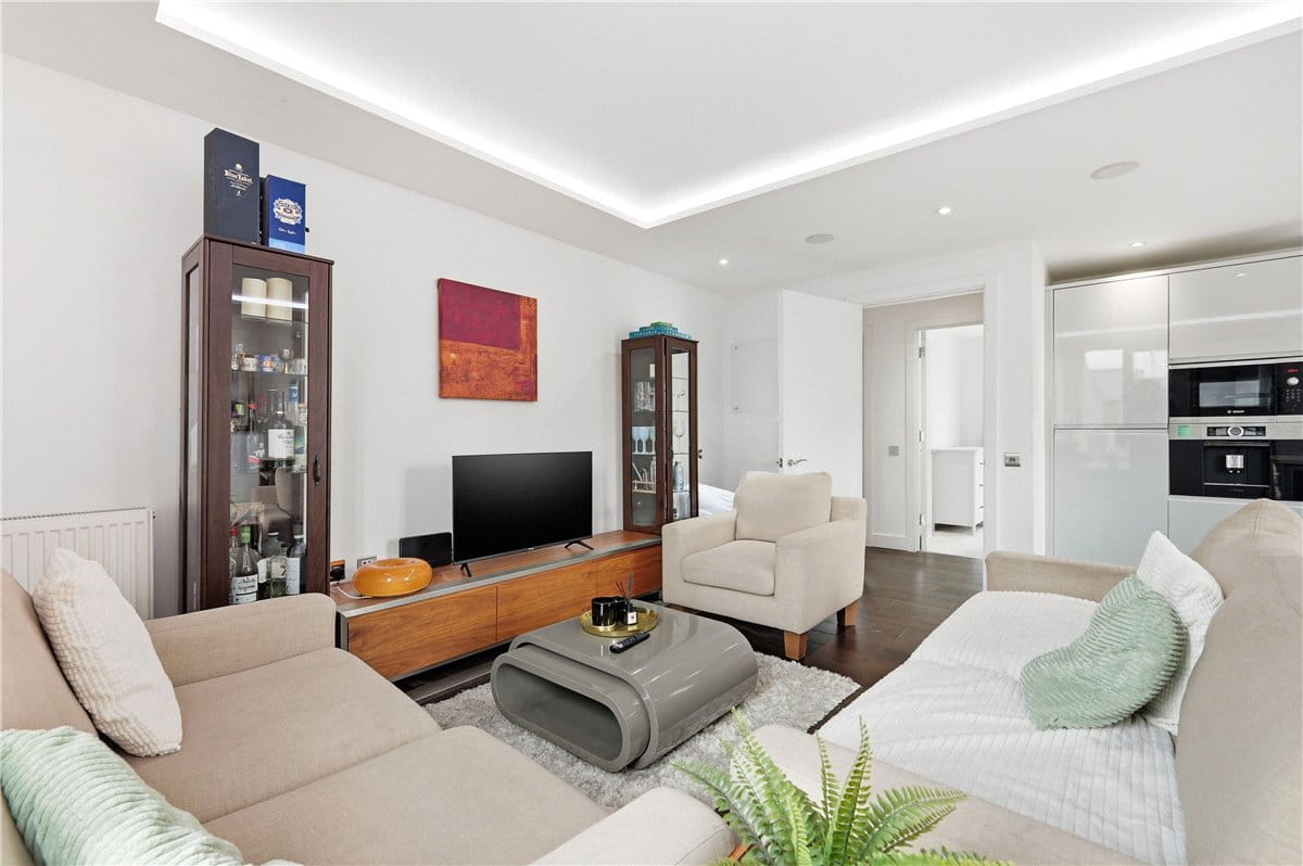 3 bedroom flat, Lillie Road, London SW6 - Available