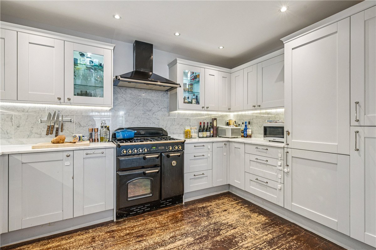 2 bedroom flat, Hildyard Road, London SW6 - Available