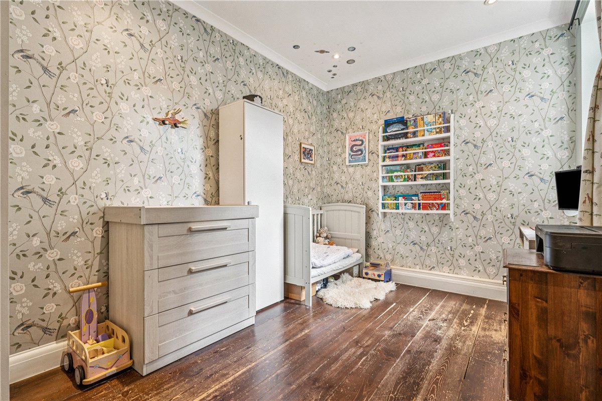 2 bedroom flat, Hildyard Road, London SW6 - Available