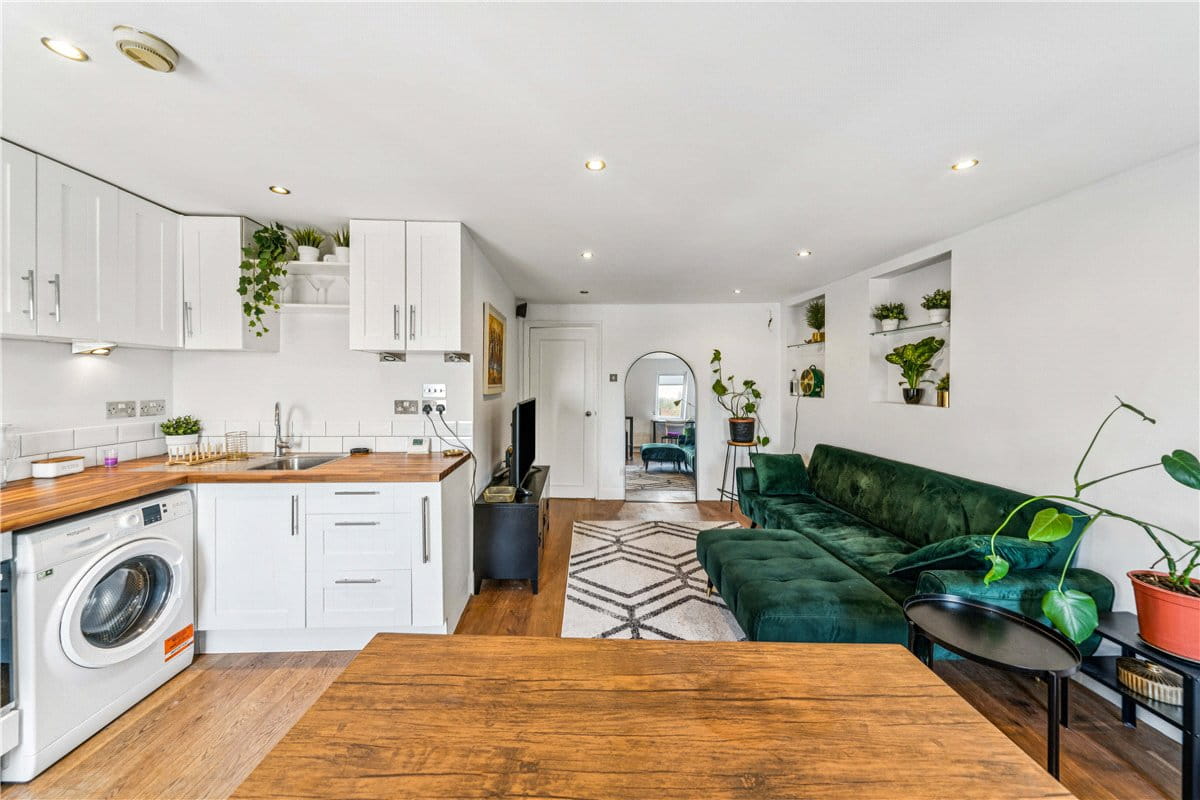 1 bedroom flat, Lillie Road, London SW6 - Available