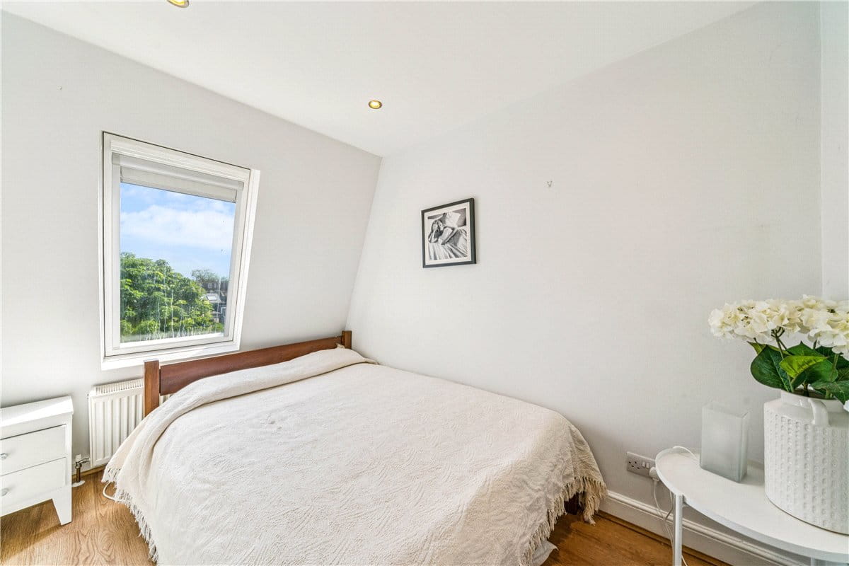 1 bedroom flat, Lillie Road, London SW6 - Available