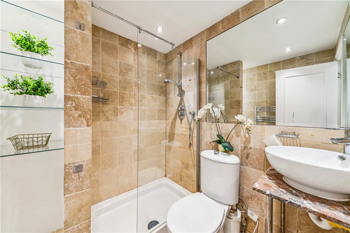 1 bedroom flat, Lillie Road, London SW6 - Available