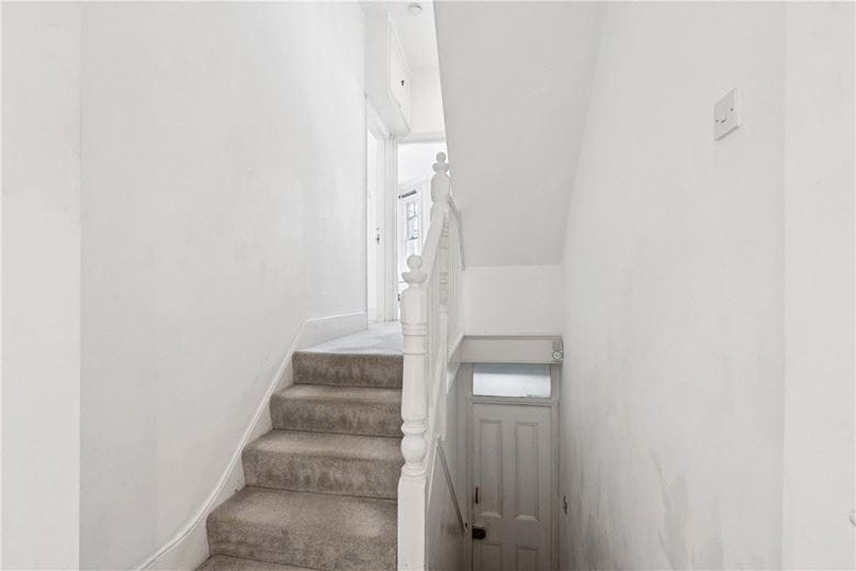 3 bedroom flat, Kenyon Street, London SW6 - Available