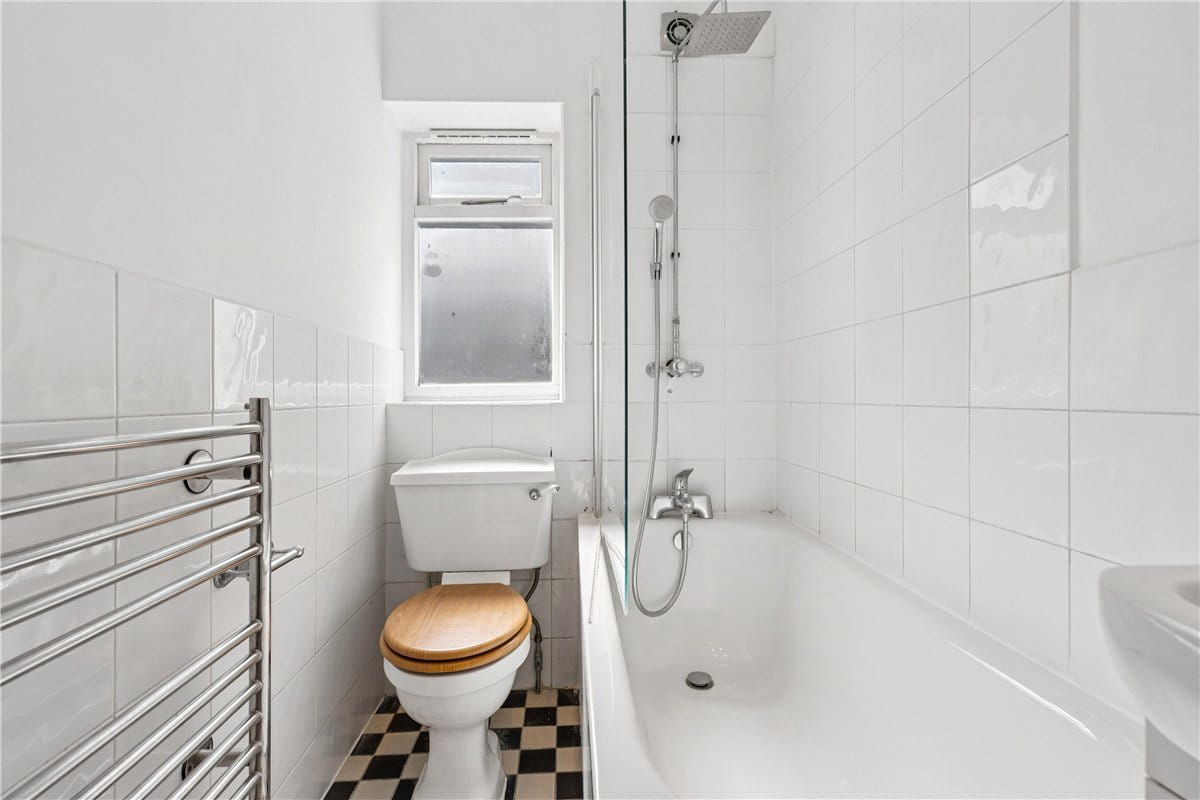 3 bedroom flat, Kenyon Street, London SW6 - Available