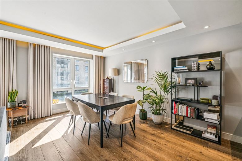 2 bedroom flat, Distillery Wharf, W6 - Available