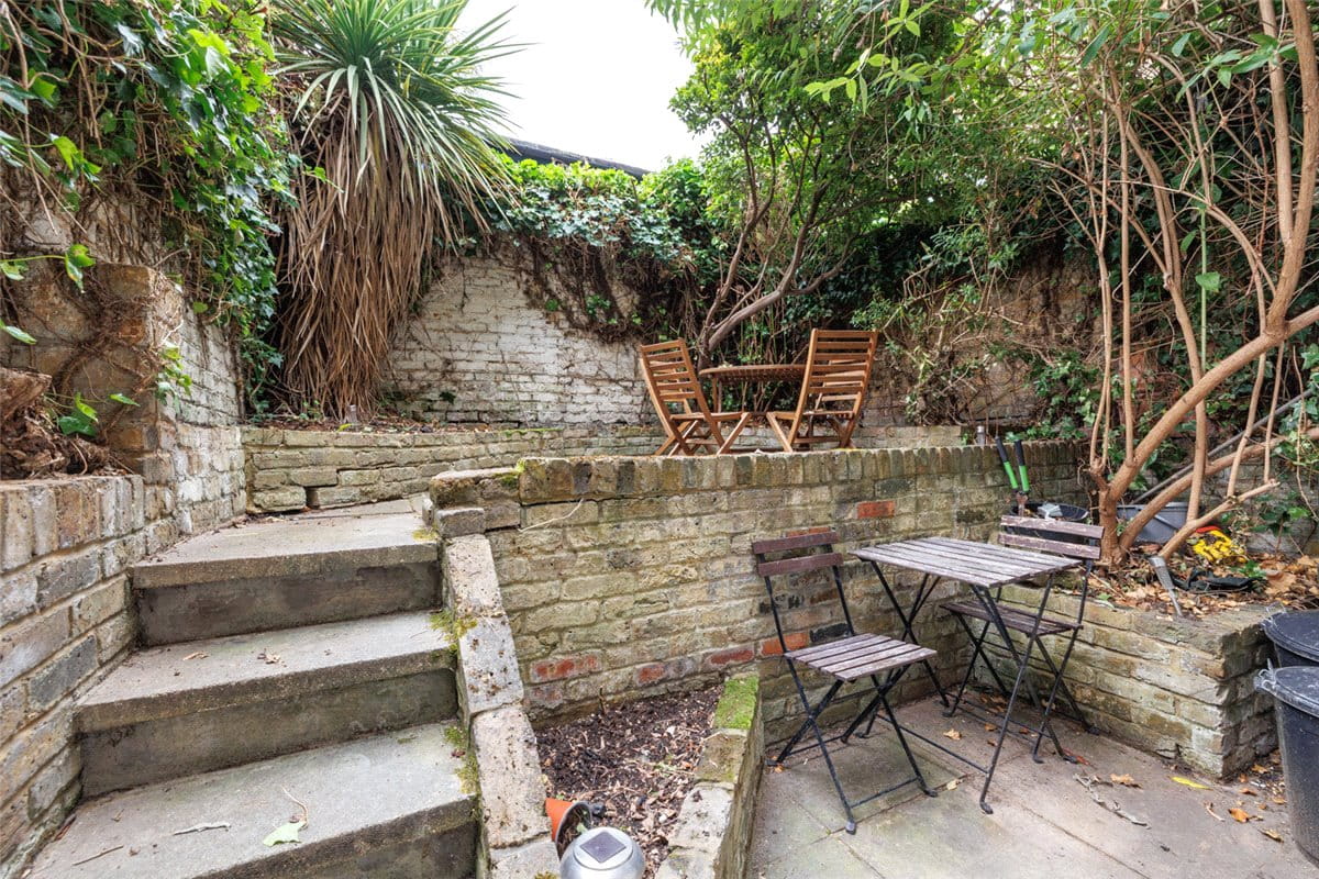 2 bedroom flat, Reporton Road, London SW6 - Sold