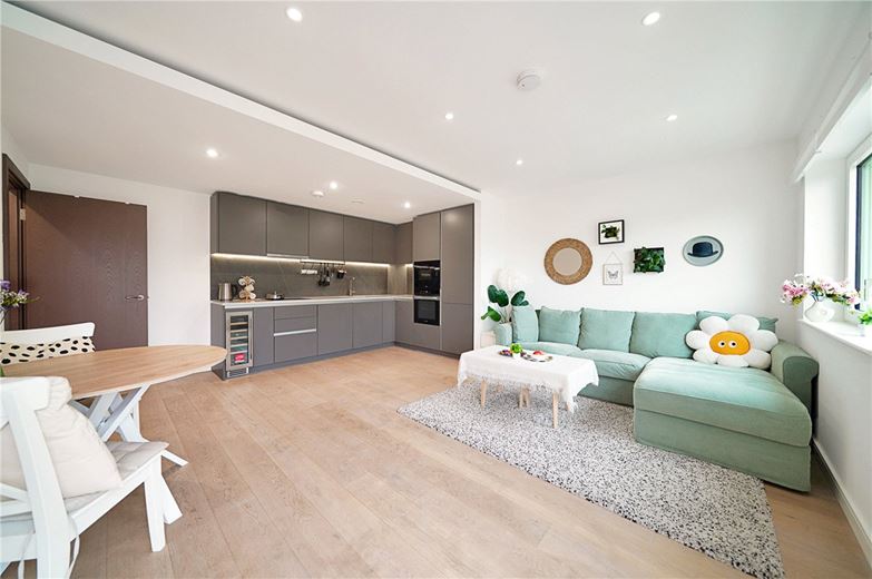 2 bedroom flat, Tierney Lane, London W6 - Available