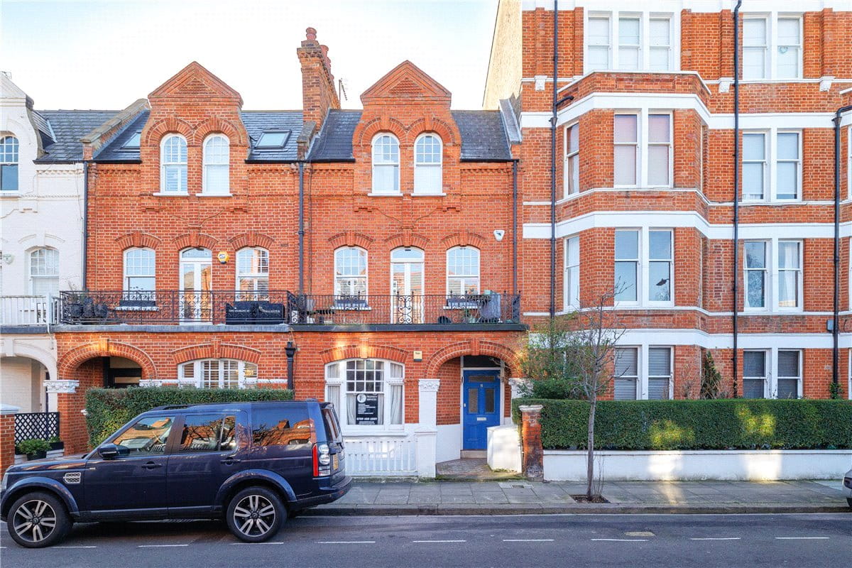 2 bedroom flat, St Andrews Road, London W14 - Sold