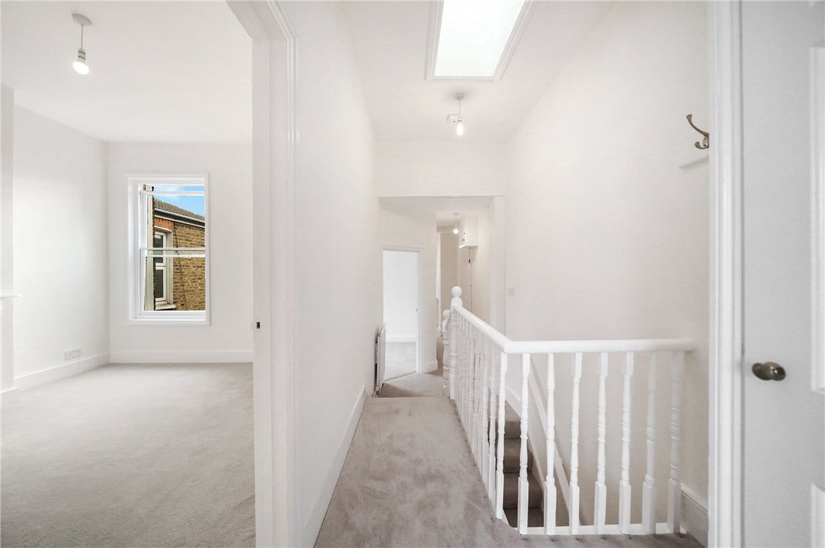 2 bedroom flat, Edenvale Street, London SW6 - Available