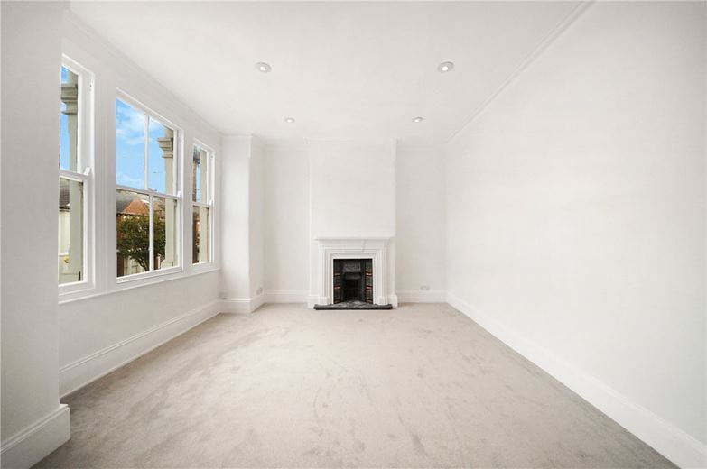 2 bedroom flat, Edenvale Street, London SW6 - Available