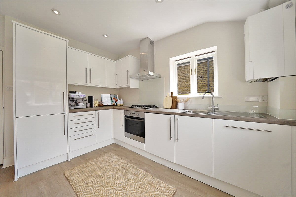 2 bedroom flat, Edenvale Street, London SW6 - Available