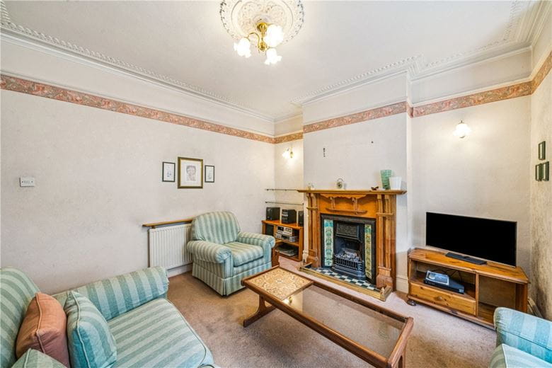 2 bedroom flat, Harbord Street, London SW6 - Available