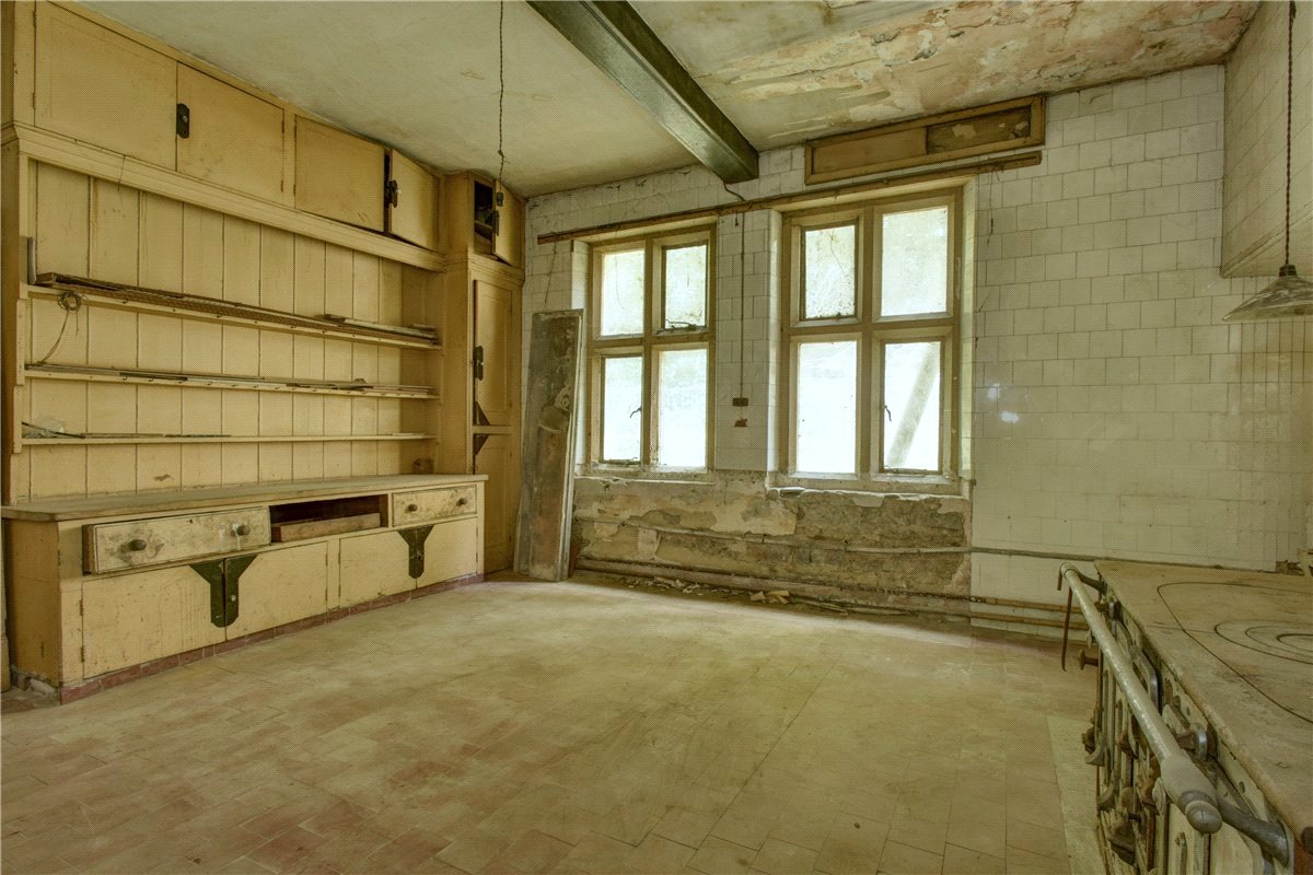 19 bedroom house, Bowden Hill, Lacock SN15 - Available