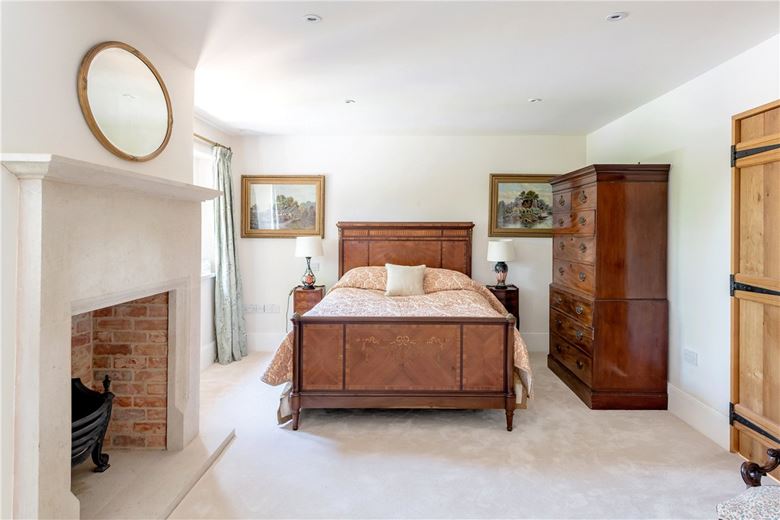 5 bedroom house, Church Road, Biddestone SN14 - Available