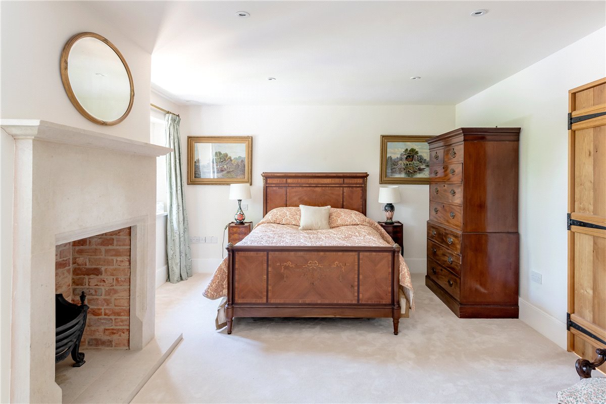 5 bedroom house, Church Road, Biddestone SN14 - Available