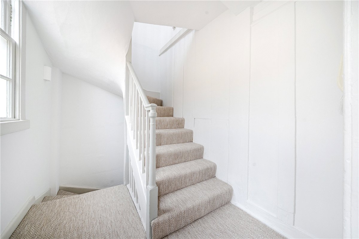 2 bedroom maisonette, Monmouth Street, Bath BA1 - Available