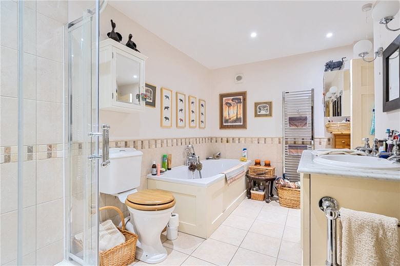 2 bedroom maisonette, St. James's Square, Bath BA1 - Available