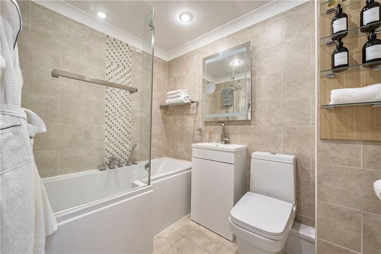 2 bedroom flat, Victoria Bridge Road, Bath BA1 - Sold STC