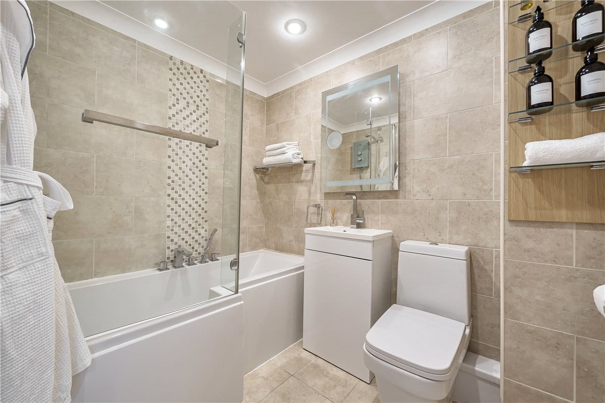 2 bedroom flat, Victoria Bridge Road, Bath BA1 - Sold STC