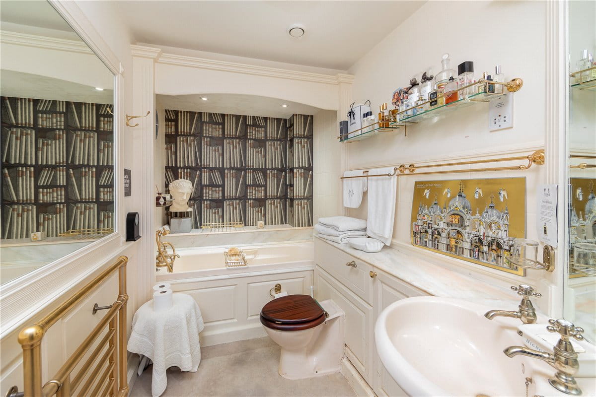 2 bedroom flat, The Empire, Grand Parade BA2 - Available