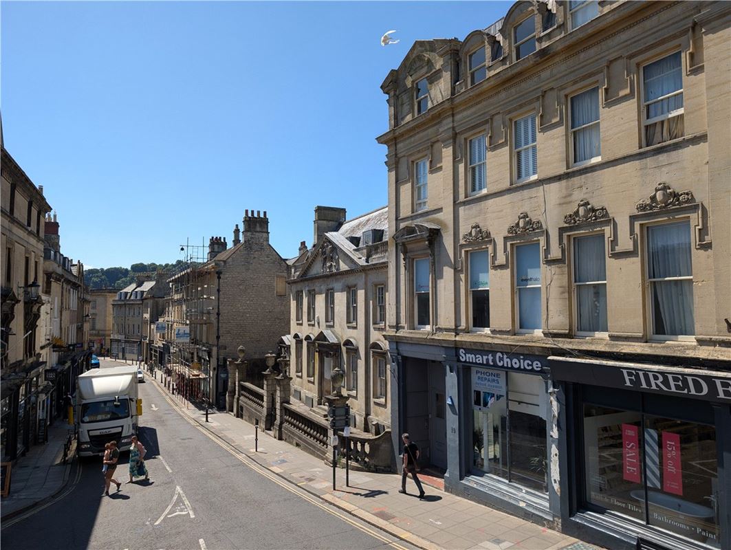 4 bedroom maisonette, Broad Street, Bath BA1 - Available
