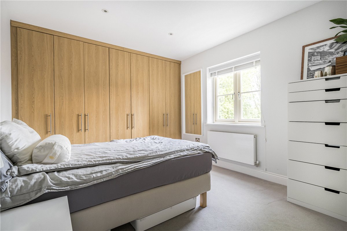 2 bedroom flat, Fortescue Street, Norton St. Philip BA2 - Available