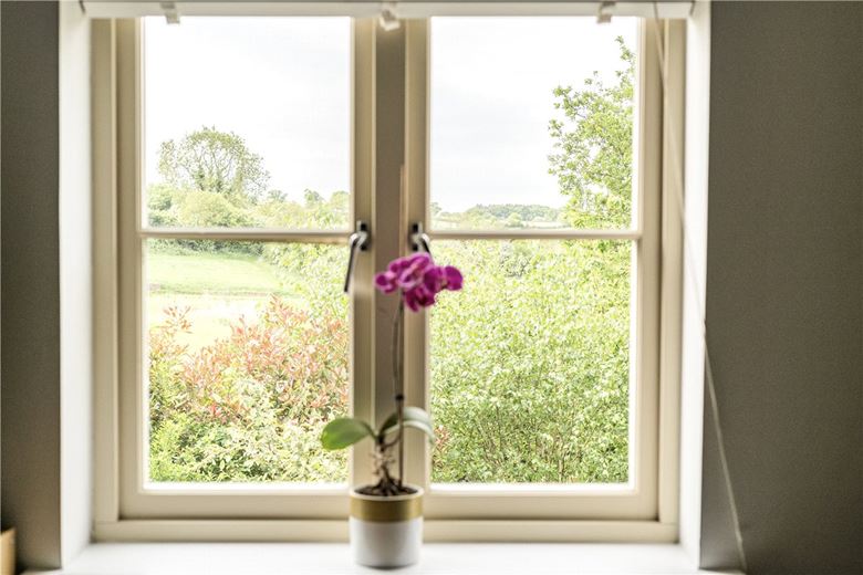 2 bedroom flat, Fortescue Street, Norton St. Philip BA2 - Available