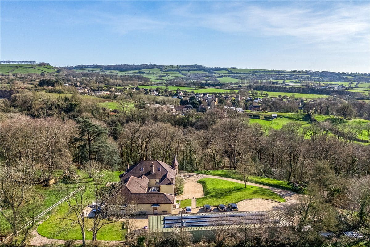 8 bedroom house, Rock Road, Wick BS30 - Available