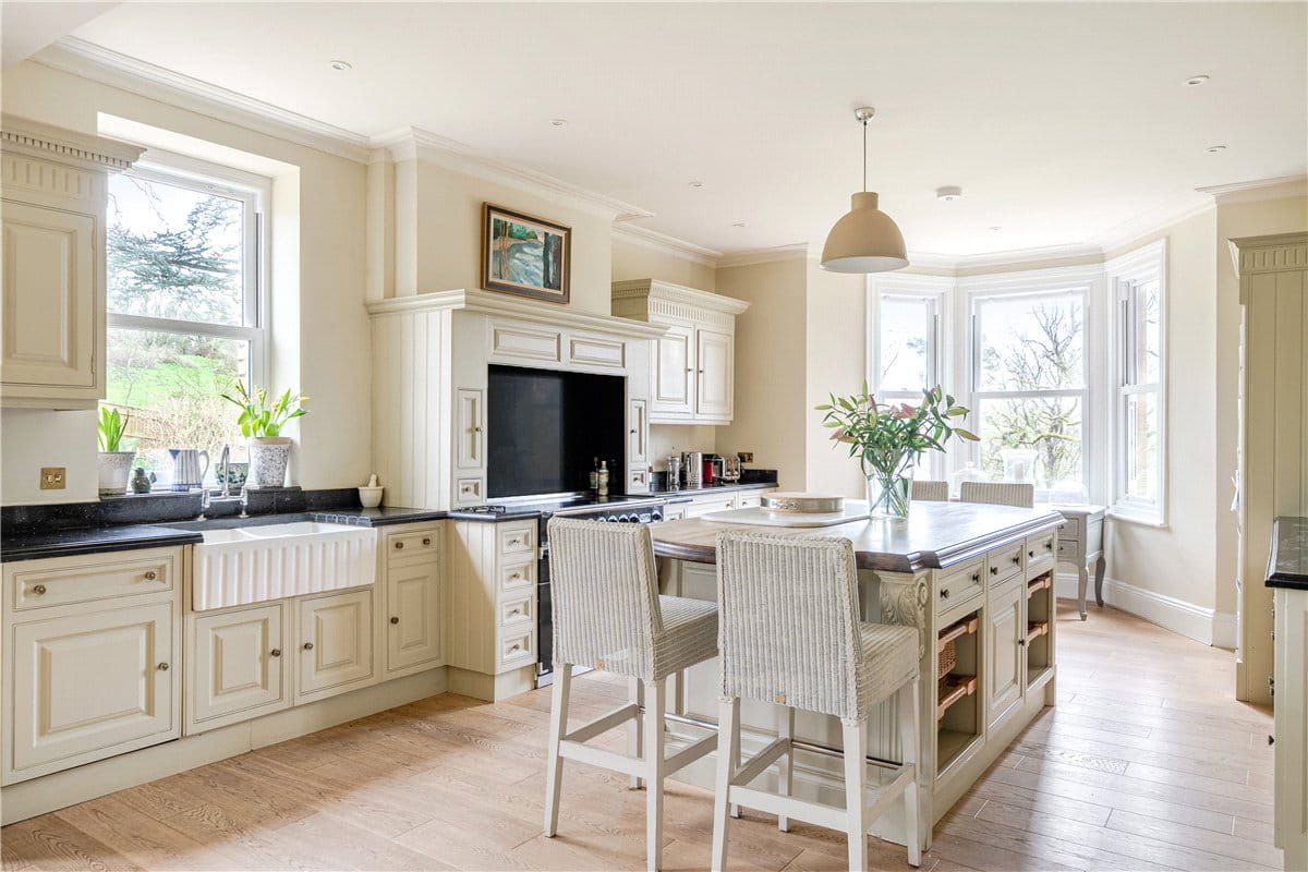 8 bedroom house, Rock Road, Wick BS30 - Available