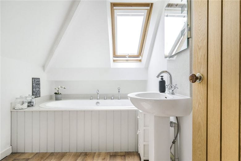 3 bedroom house, Middle Stoke, Limpley Stoke BA2 - Available