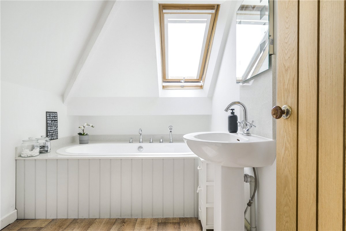 3 bedroom house, Middle Stoke, Limpley Stoke BA2 - Available