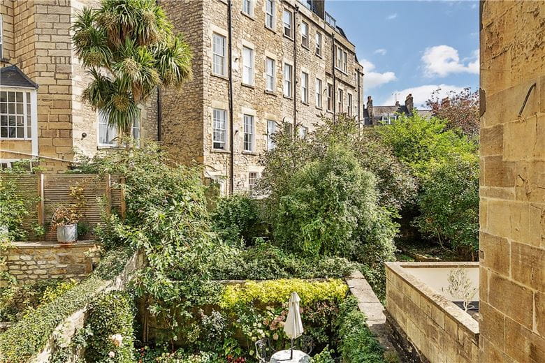 1 bedroom flat, Russell Street, Bath BA1 - Available