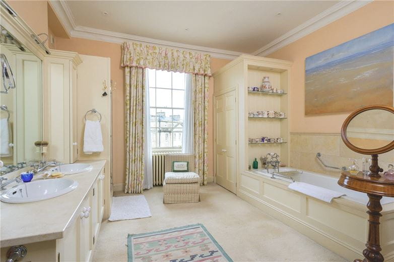 5 bedroom house, Queens Parade, Bath BA1 - Available