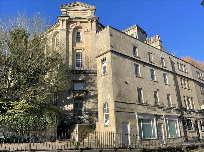 2 bedroom maisonette, Vineyards, Bath BA1 - Available