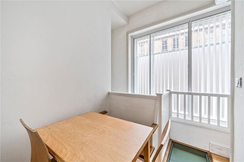 2 bedroom maisonette, Vineyards, Bath BA1 - Available