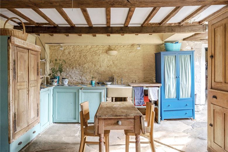 7 bedroom house, Neston, Corsham SN13 - Available