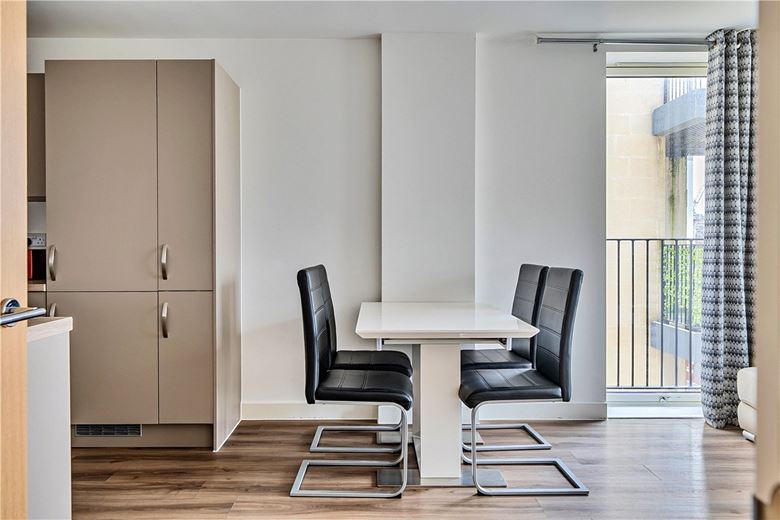 2 bedroom flat, Midland Road, Bath BA2 - Available