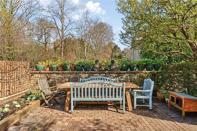 3 bedroom maisonette, Queens Parade, Bath BA1 - Available