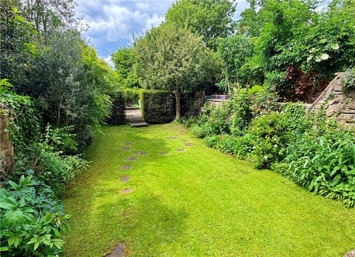 3 bedroom maisonette, Queens Parade, Bath BA1 - Available