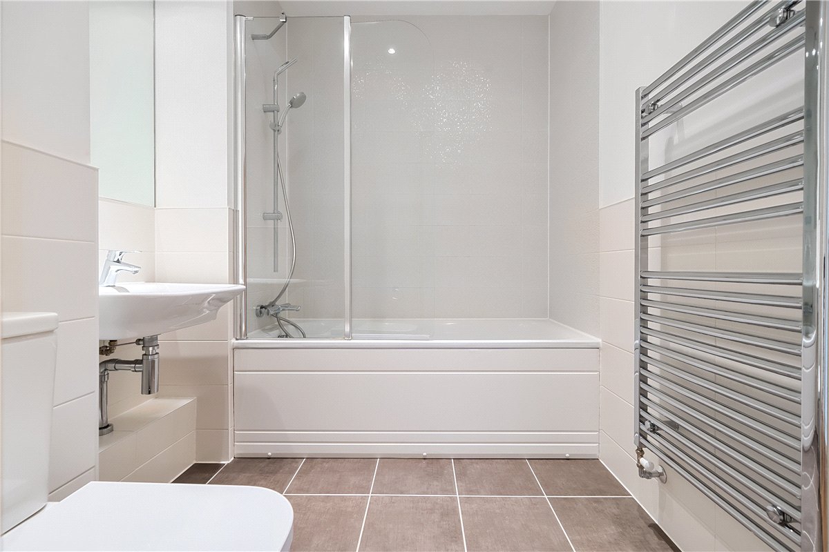 2 bedroom flat, Victoria Bridge Road, Bath BA2 - Available