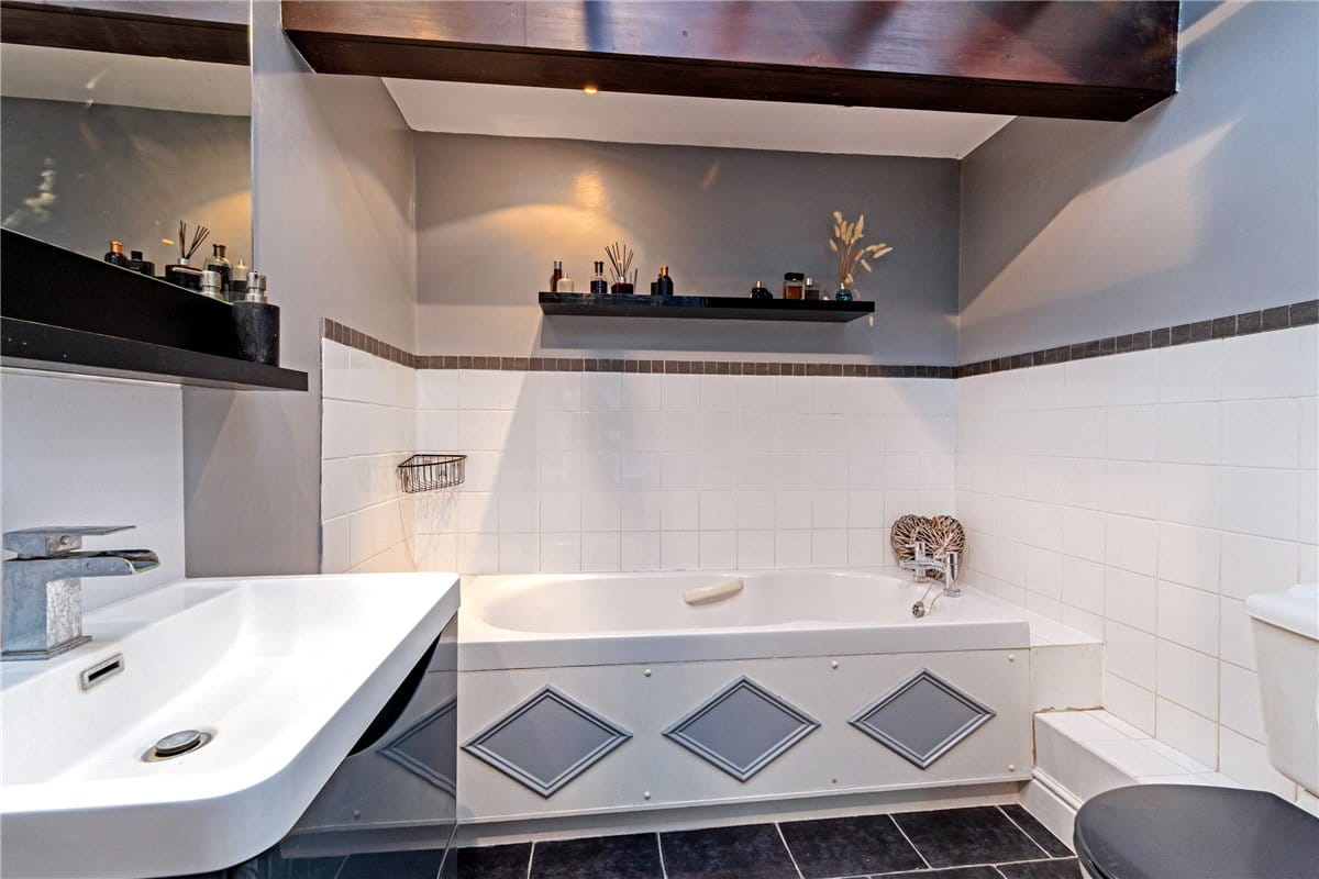 5 bedroom house, Comberton Road, Barton CB23 - Available