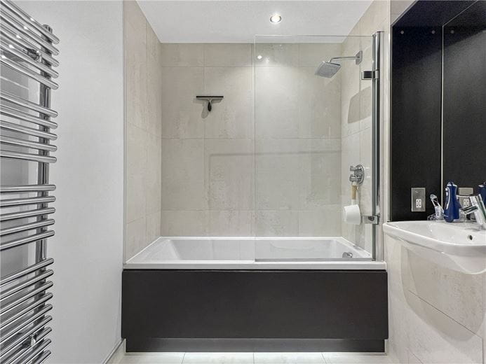 3 bedroom flat, Harrison Drive, Cambridge CB2 - Available