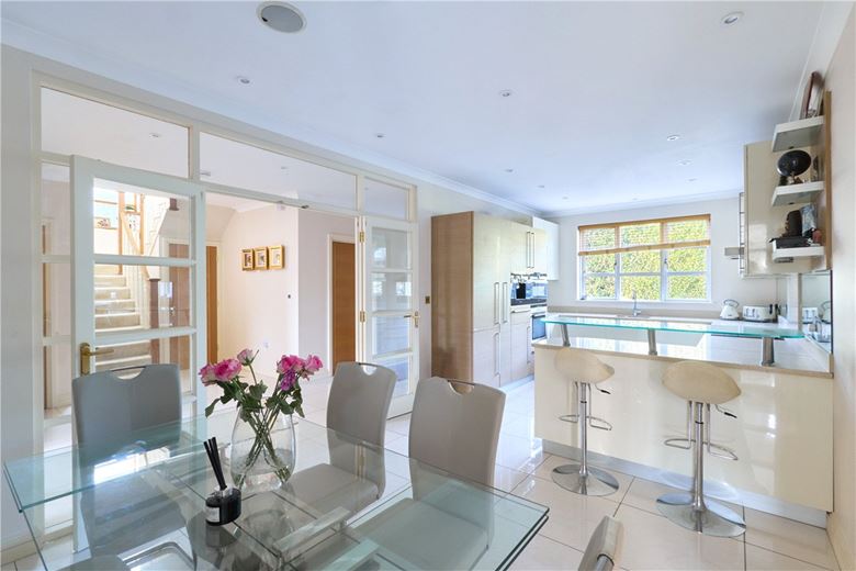 4 bedroom house, Mill Reef, Newmarket CB8 - Available