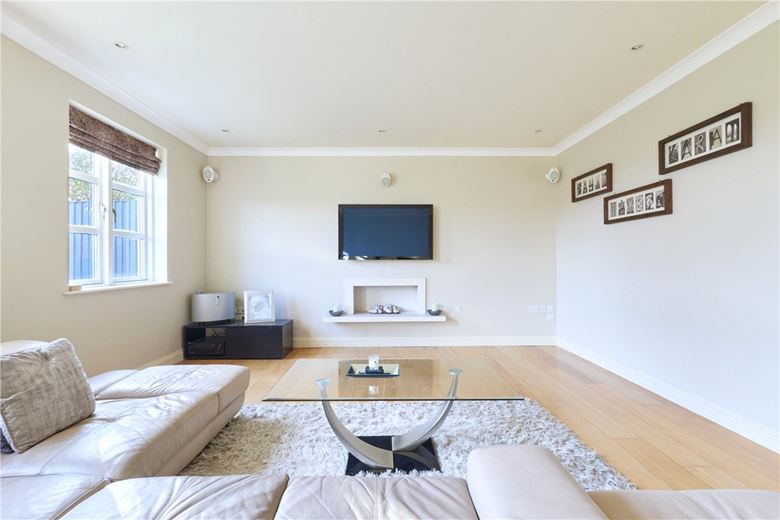 4 bedroom house, Mill Reef, Newmarket CB8 - Available