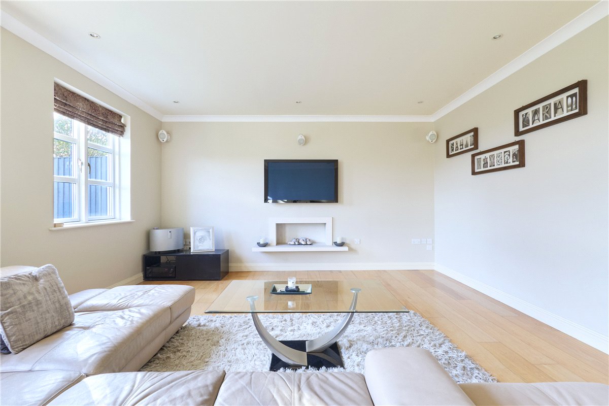 4 bedroom house, Mill Reef, Newmarket CB8 - Available